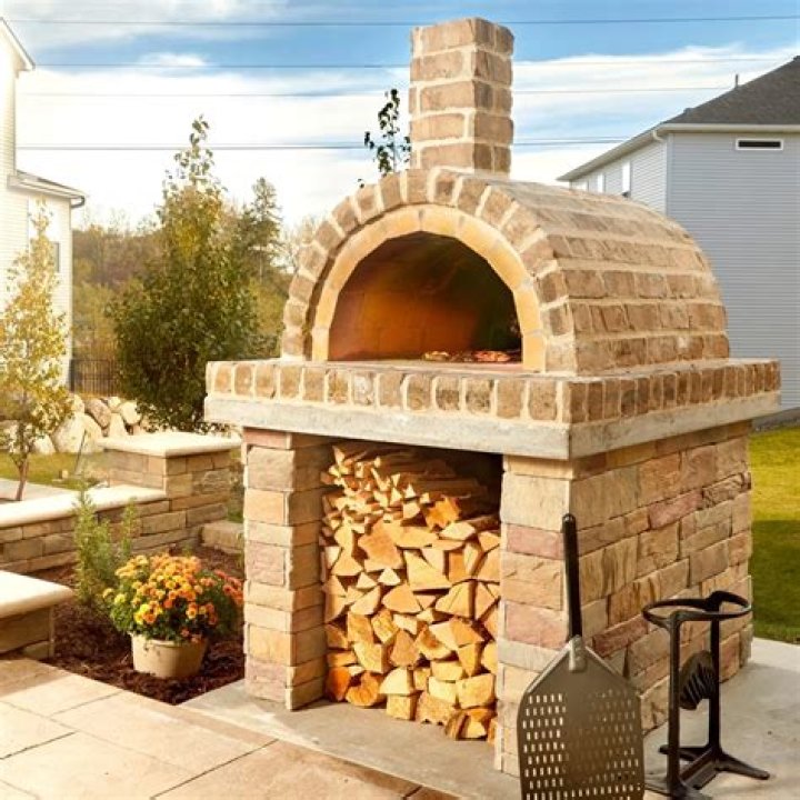 Can you use any bricks for a pizza oven