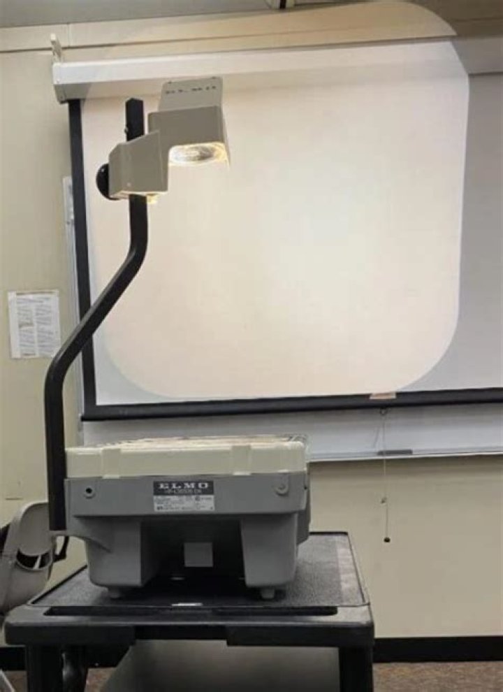 Do schools still use overhead projectors