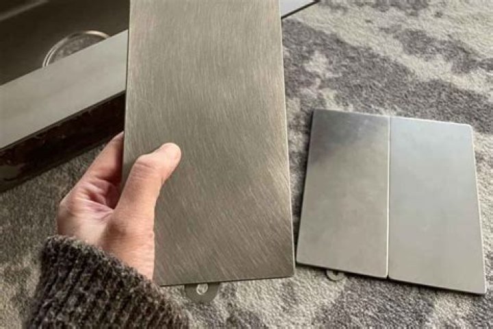 Does black stainless steel show fingerprints