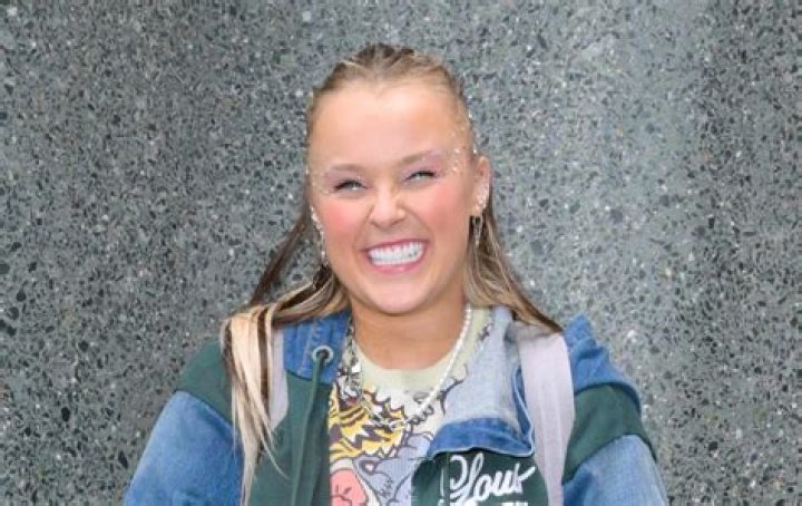 Does JoJo Siwa have a kid
