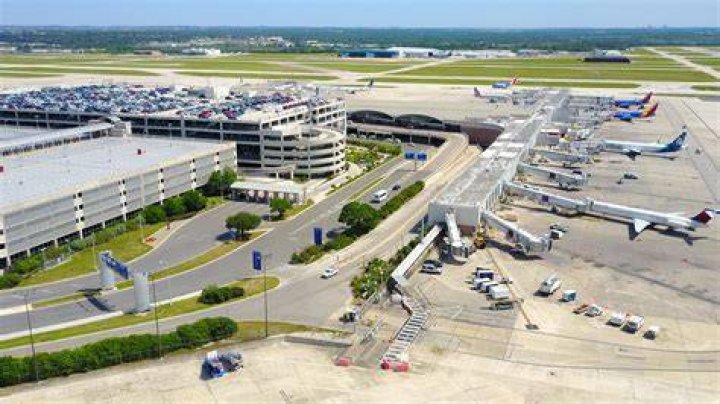 Does San Antonio Airport allow Uber