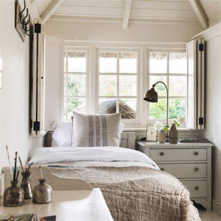 How do you decorate a small double bedroom