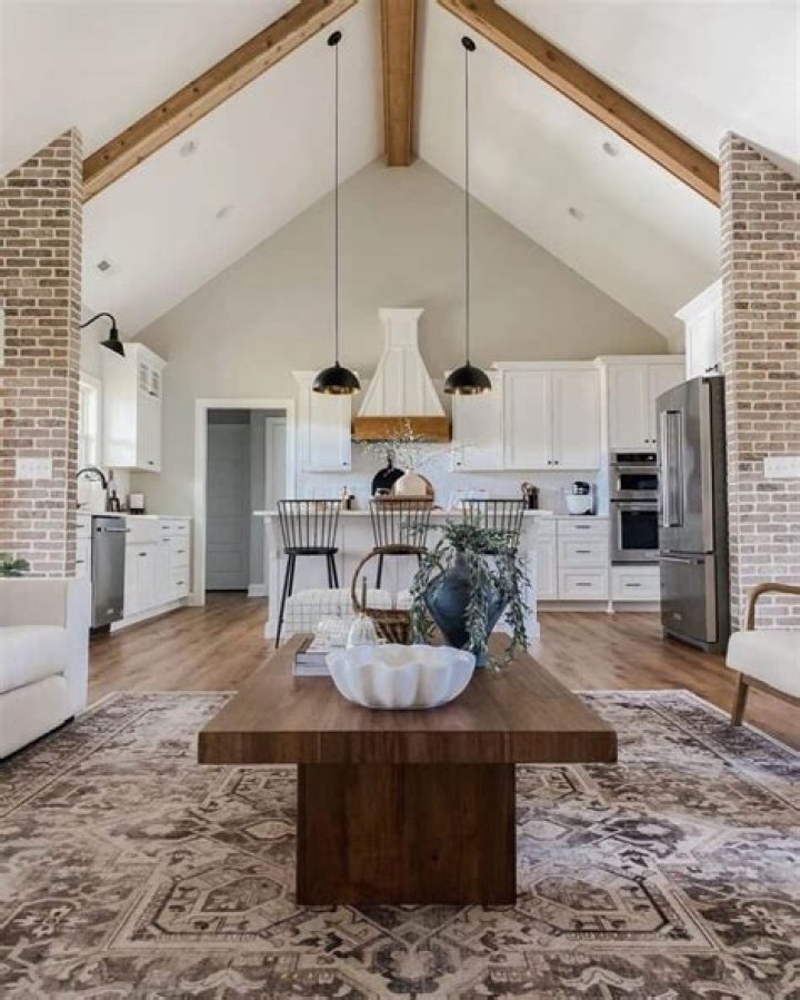 How do you decorate with vaulted ceilings