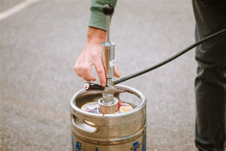 How long does a tapped keg last with a hand pump