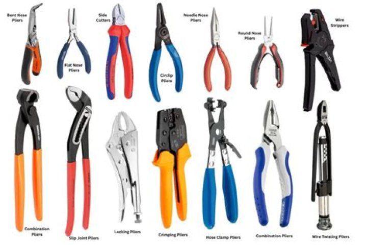What are the different types of lathe tools
