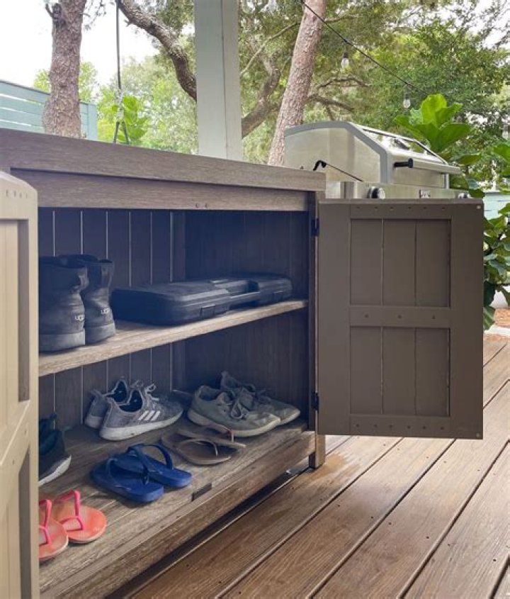 What can I put shoes in front door