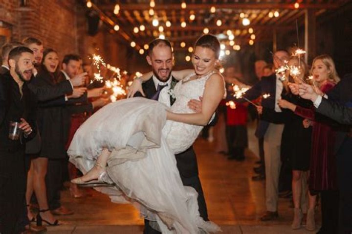 What can you do instead of dancing at a wedding