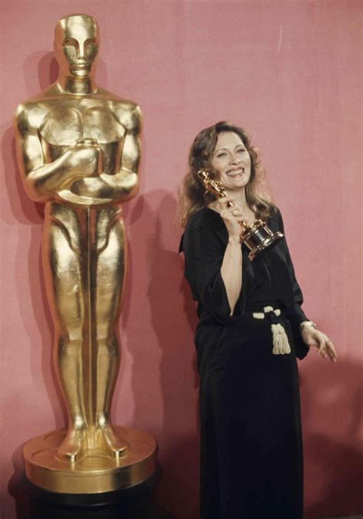What did Faye Dunaway win an Oscar for
