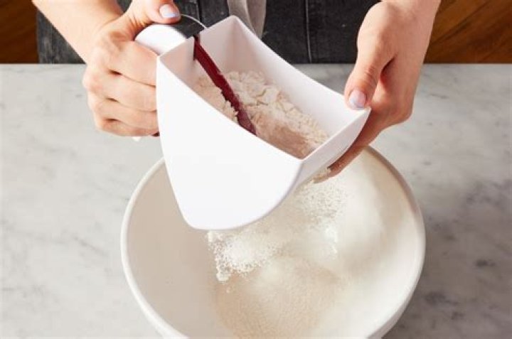 What does it mean to sift flour