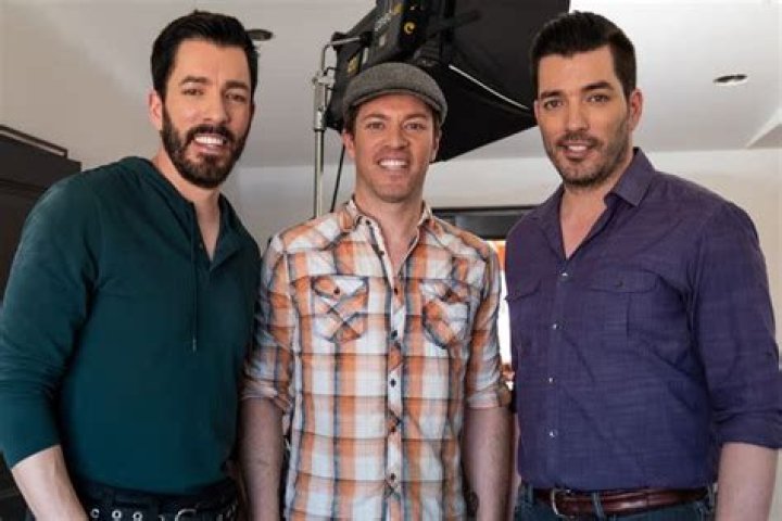 What does Jonathan and Drew Scotts brother do