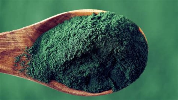 What does Spirulina do to the body