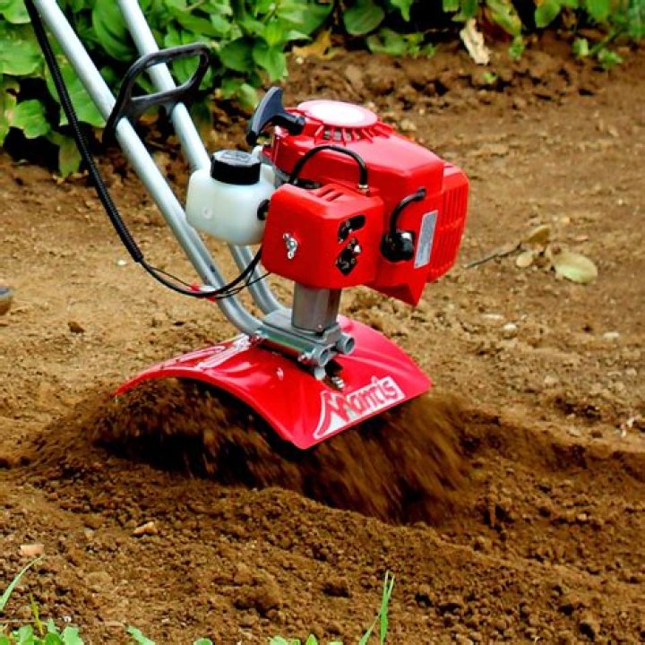 What kind of oil does a Mantis Tiller use