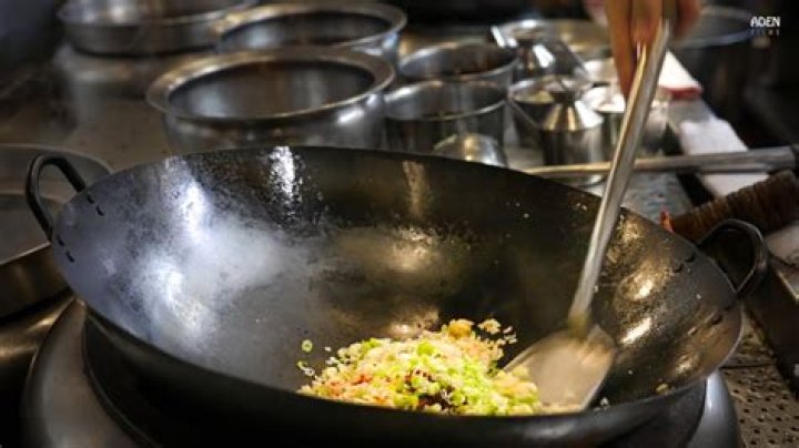 Whats the difference between a wok and a pan