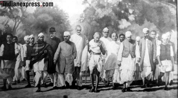 When did Mahatma Gandhi get kicked out of train