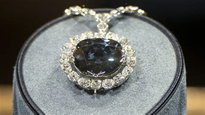 Which museum has the Hope Diamond