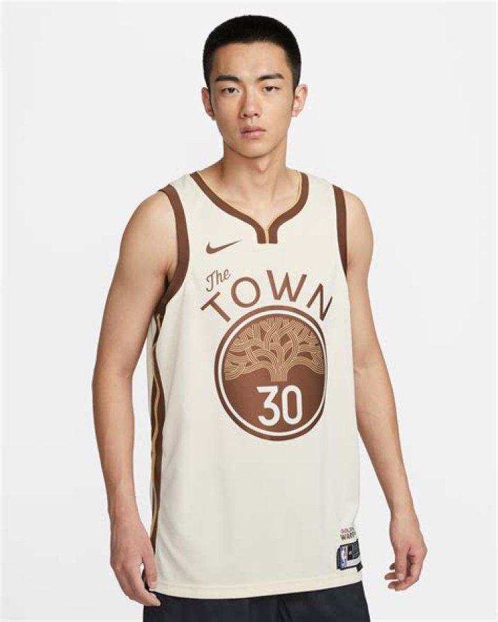 Why did Drake wear a curry Jersey